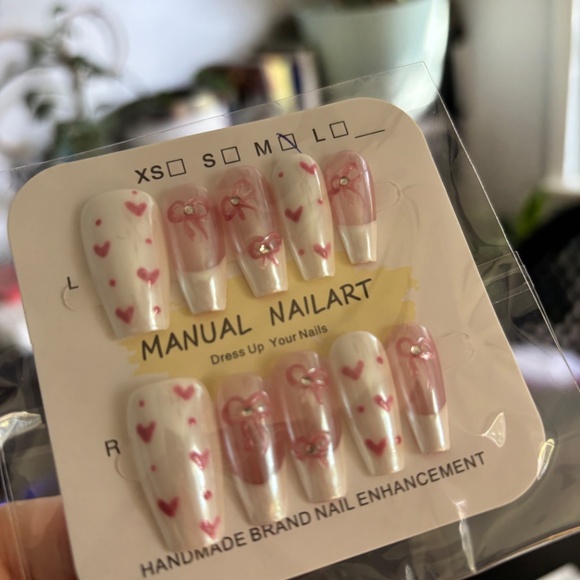 Kawaii Girly Glitter Cat Eye Mermaid Cute Print Nude Press on Nails Set of 4 - Picture 9 of 9